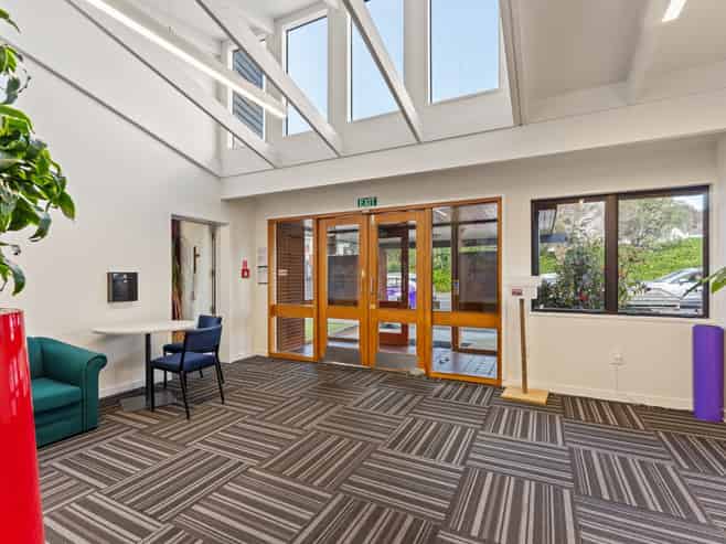 Dual-tenanted commercial investment