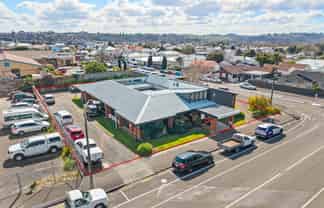 Dual-tenanted commercial investment