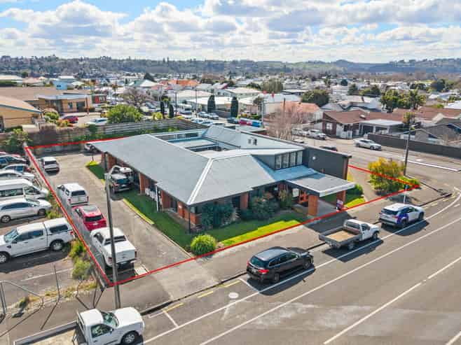 Dual-tenanted commercial investment