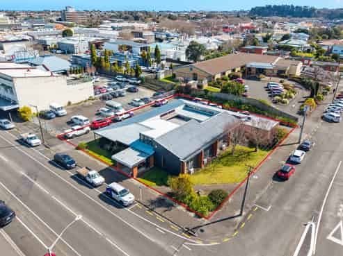 Dual-tenanted commercial investment
