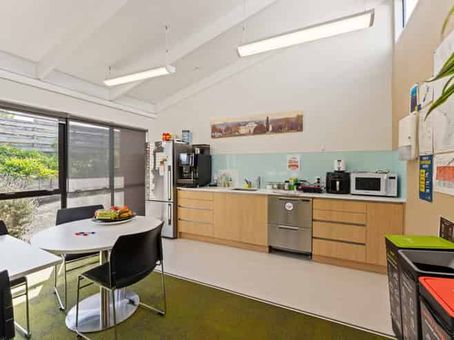 Dual-tenanted commercial investment