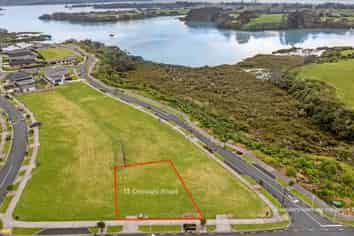 10 and 13 Orawahi Road, Glenbrook