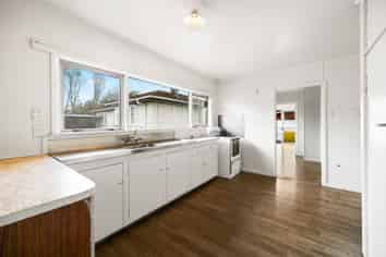 14 Wall Street, Nawton