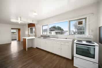 14 Wall Street, Nawton