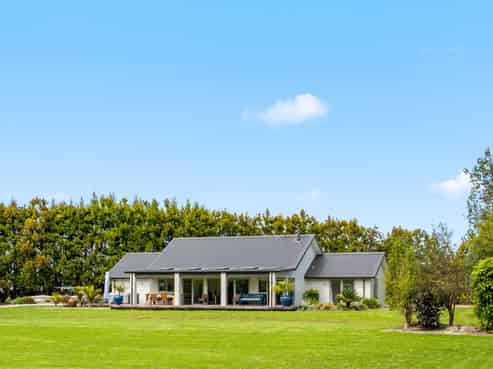 451 State Highway 16, Kumeu