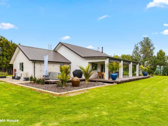 451 State Highway 16, Kumeu