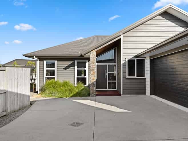 27 Teatree Close, Huntington