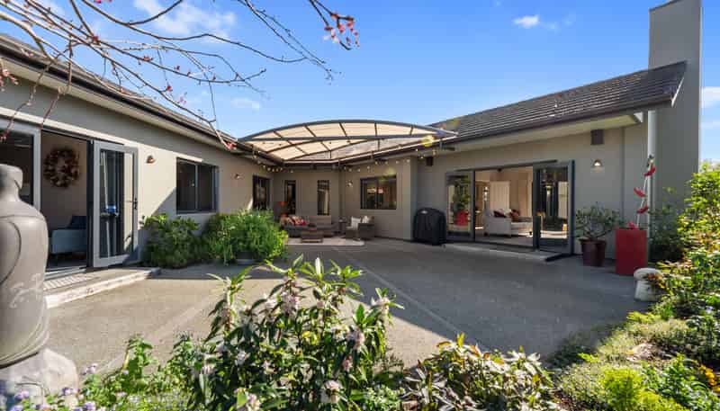 240 Castlewold Drive, Bethlehem