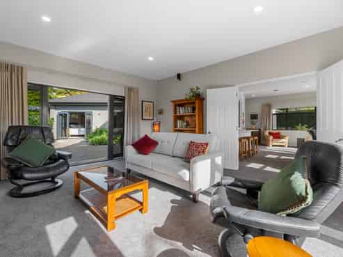 240 Castlewold Drive, Bethlehem