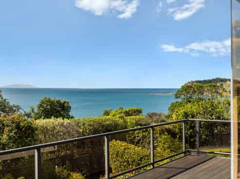 146 Pacific Parade, Army Bay
