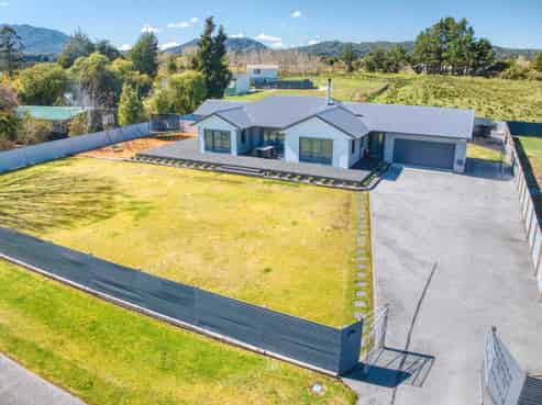 24 Golf Links Road, Kaiata
