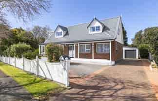 10 Elder Grove, Whalers Gate