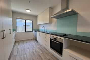 2/129 Aikmans Road, Merivale