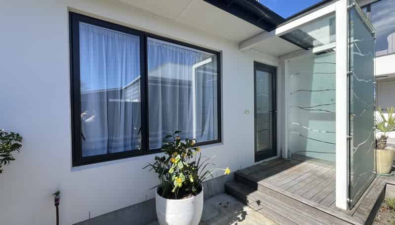 2/129 Aikmans Road, Merivale
