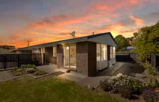 2/166 Rocking Horse Road, Southshore