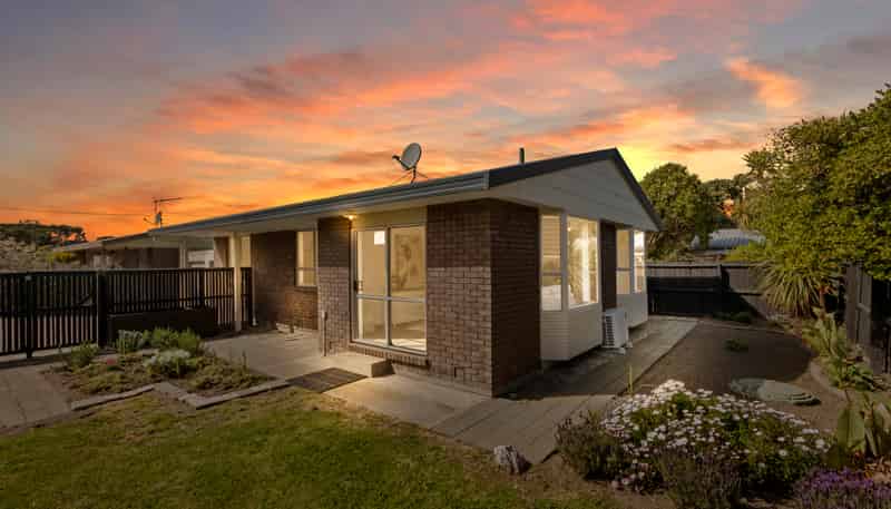 2/166 Rocking Horse Road, Southshore