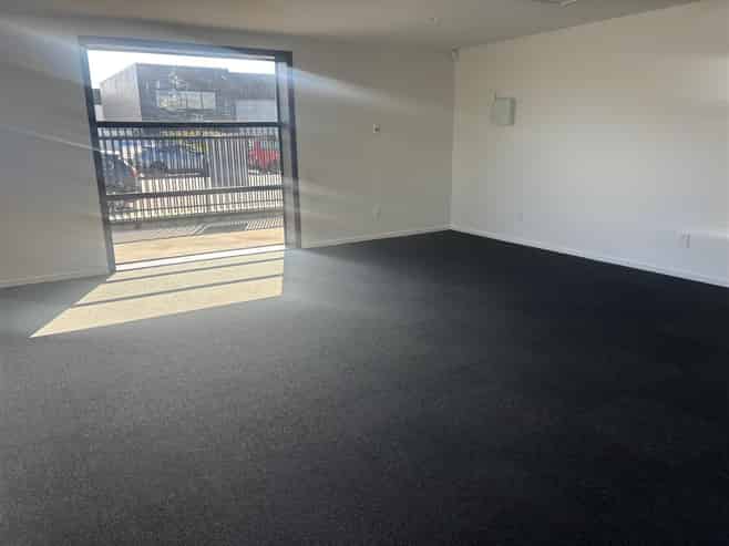 Refurbished & Ready For New Tenant