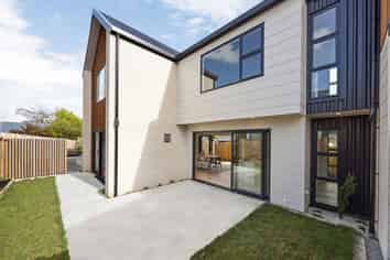 4/15 Lake Domain Drive, Hamilton Lake