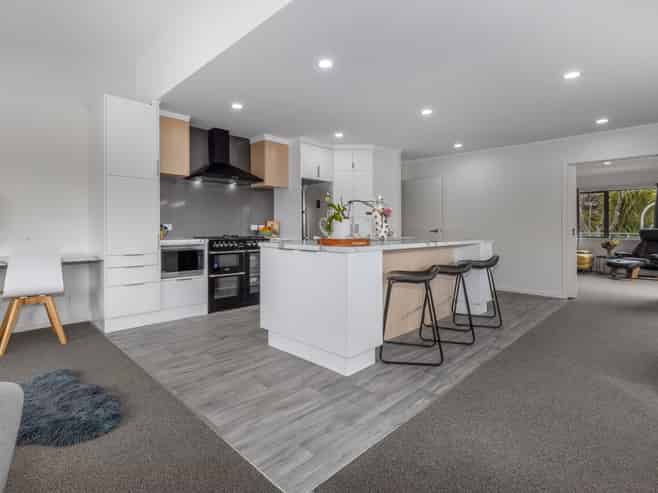 42F James Cook Drive, Whitby