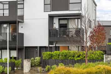 1/71 Hobsonville Point Road, Hobsonville