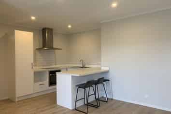1/71 Hobsonville Point Road, Hobsonville