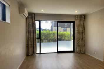 1/71 Hobsonville Point Road, Hobsonville