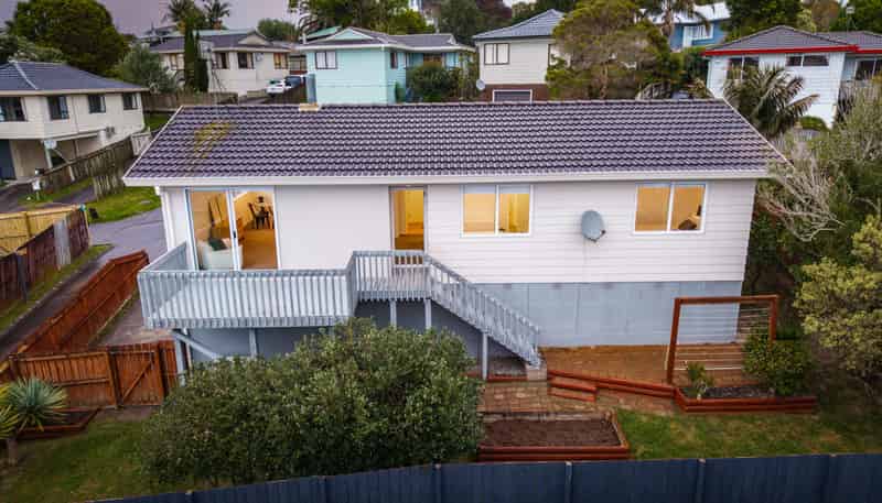 24 Halloran Place, Massey