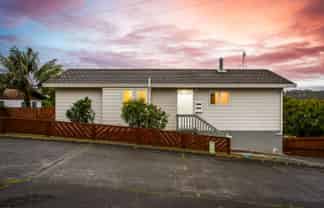 24 Halloran Place, Massey