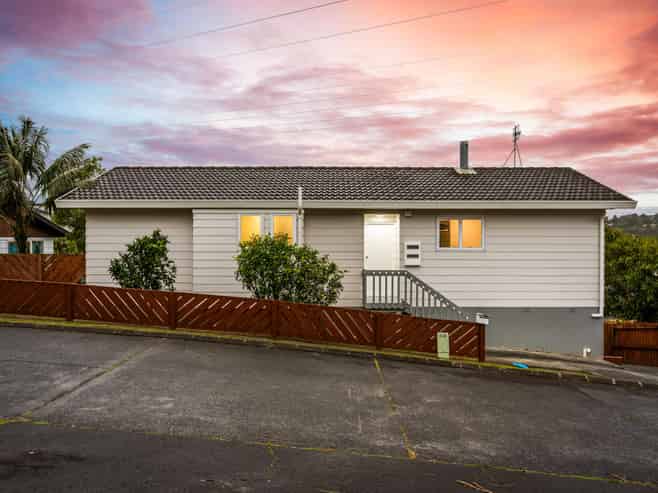 24 Halloran Place, Massey