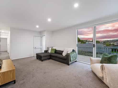 24 Halloran Place, Massey