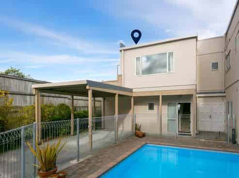 9/208A Lake Terrace, Waipahihi