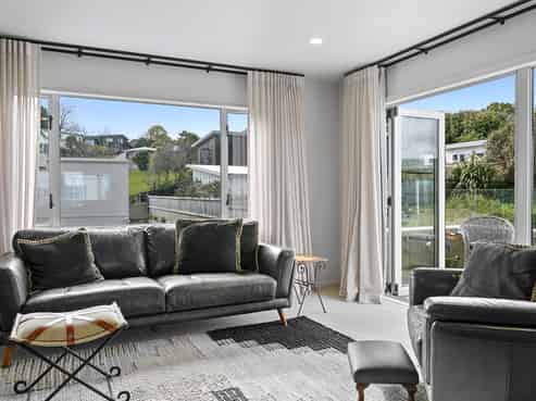 9/208A Lake Terrace, Waipahihi