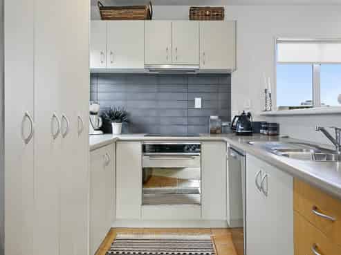 9/208A Lake Terrace, Waipahihi