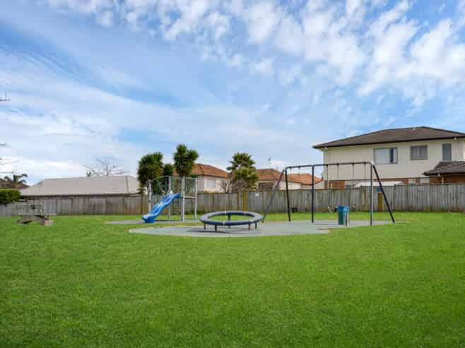 1 Monash Place, Flat Bush