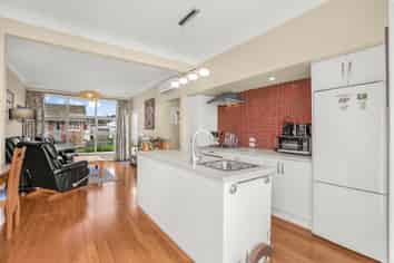 8/103 Epuni Street, Epuni