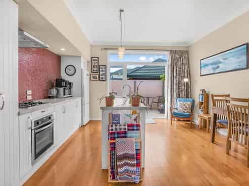 8/103 Epuni Street, Epuni