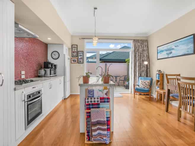 8/103 Epuni Street, Epuni