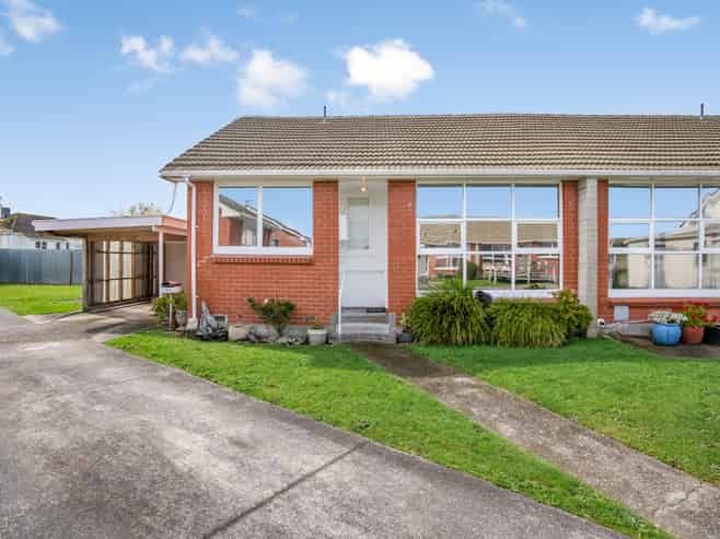 8/103 Epuni Street, Epuni