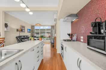 8/103 Epuni Street, Epuni