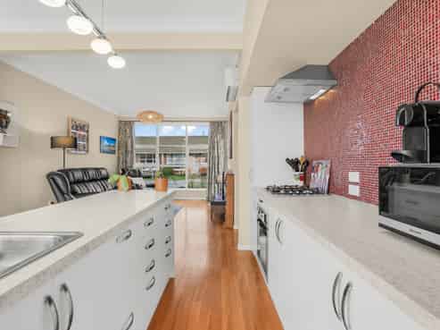 8/103 Epuni Street, Epuni