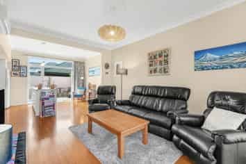 8/103 Epuni Street, Epuni