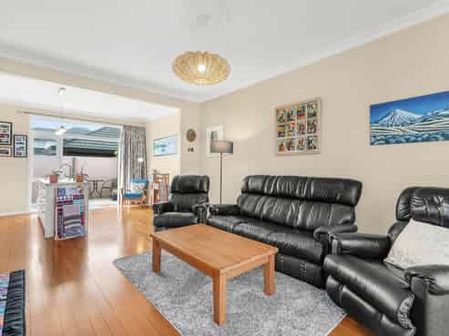 8/103 Epuni Street, Epuni