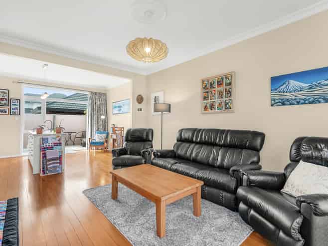 8/103 Epuni Street, Epuni