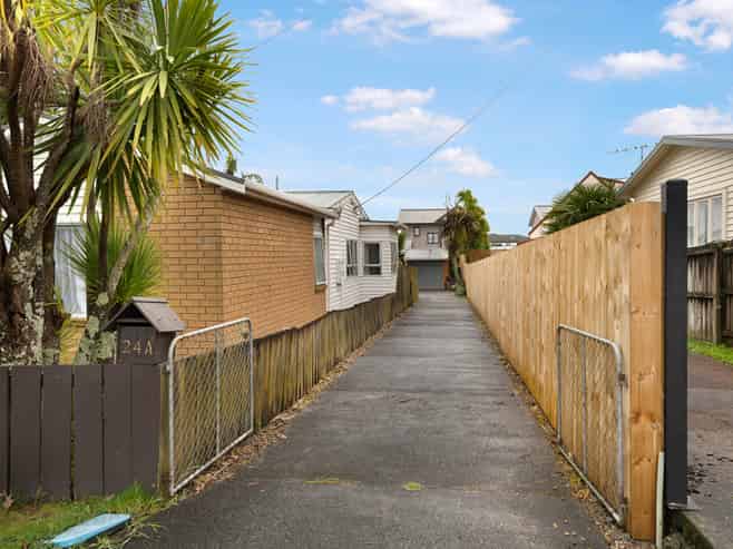 1/24 Blacklock Avenue, Henderson
