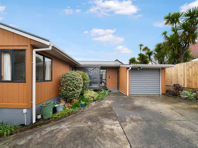 1/24 Blacklock Avenue, Henderson