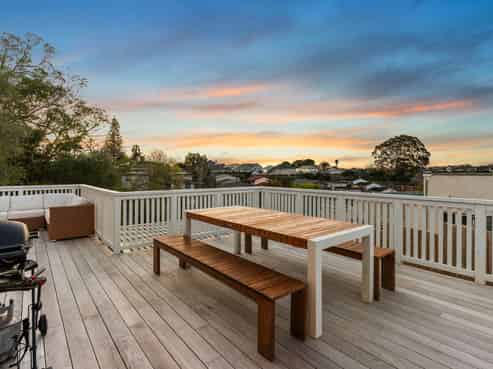 16 School Road, Kingsland