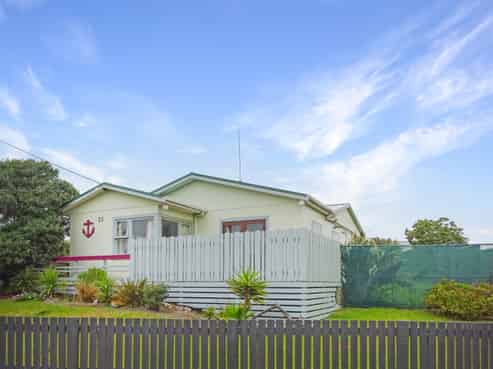 35 Ruanui Street, Himatangi Beach