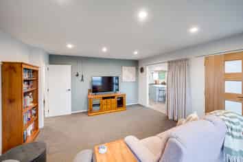 1/30 Meeanee Quay, Westshore