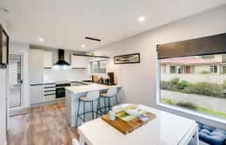 1/30 Meeanee Quay, Westshore