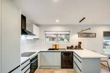1/30 Meeanee Quay, Westshore